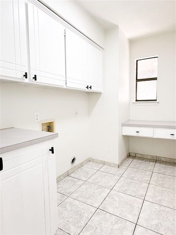 1411 SE Hillcrest Ave, Lawton, OK 73501