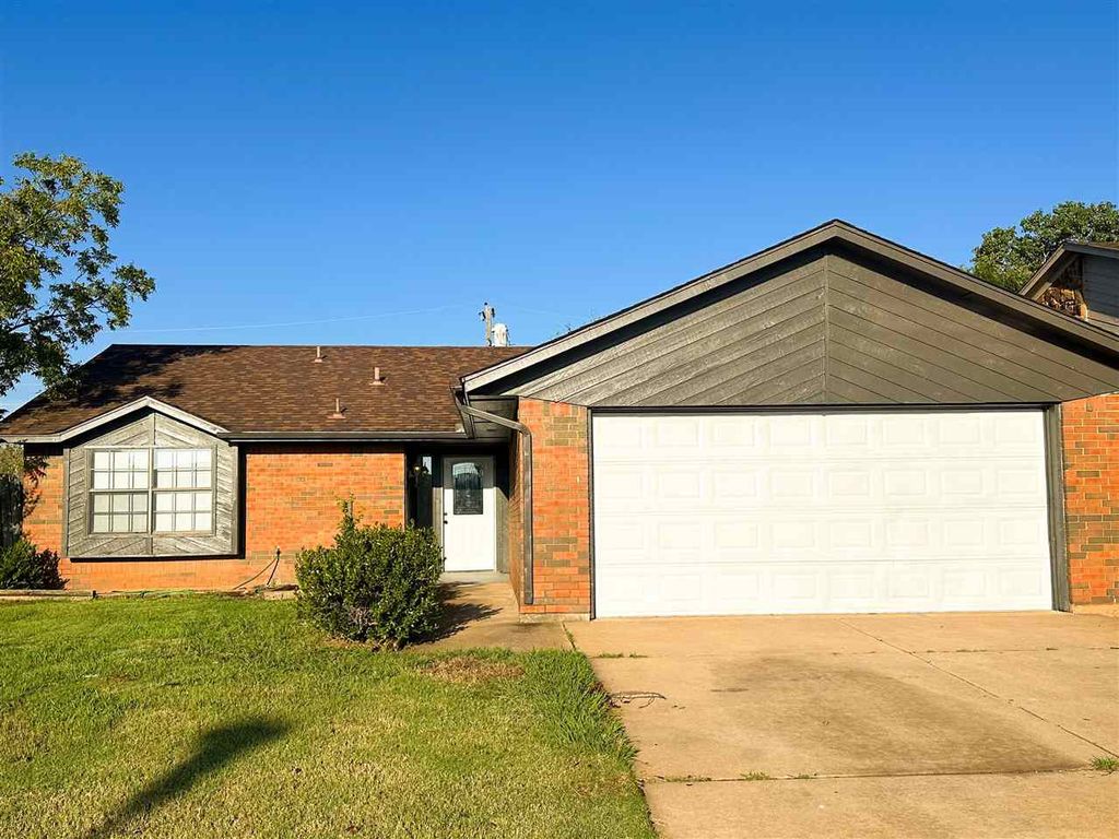 1411 SE Hillcrest Ave, Lawton, OK 73501