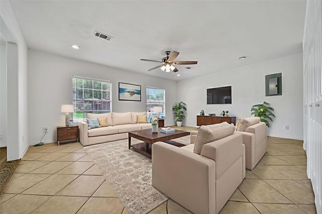 4938 Saxon Drive, Houston, TX 77092