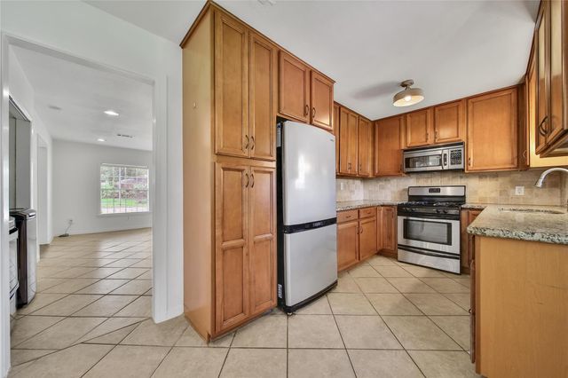 4938 Saxon Drive, Houston, TX 77092