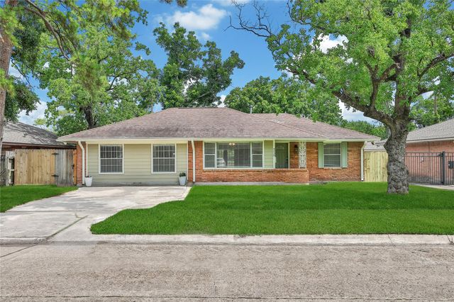 4938 Saxon Drive, Houston, TX 77092