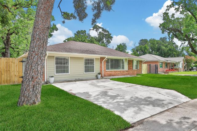 4938 Saxon Drive, Houston, TX 77092