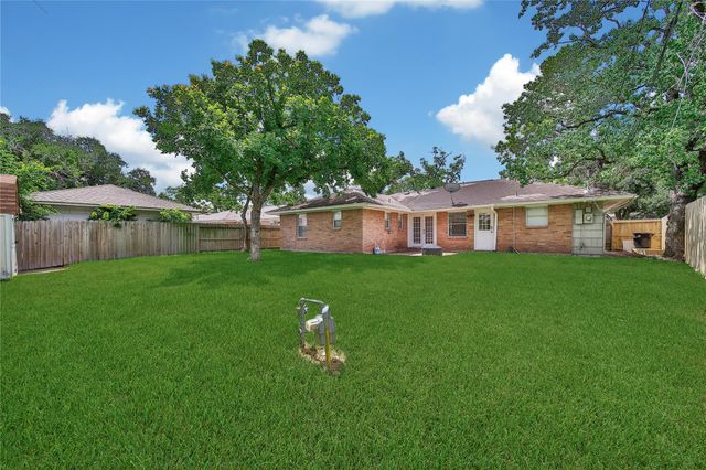 4938 Saxon Drive, Houston, TX 77092
