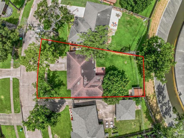 4938 Saxon Drive, Houston, TX 77092