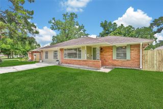 4938 Saxon Drive, Houston, TX 77092