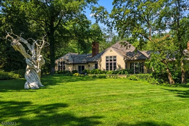 24 Douglass Ave, Bernardsville Boro, NJ 07924
