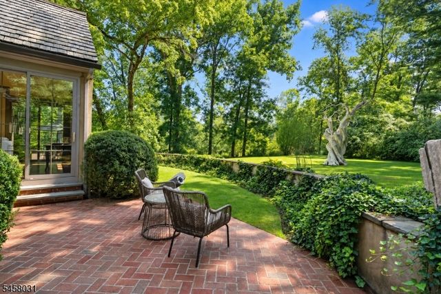 24 Douglass Ave, Bernardsville Boro, NJ 07924