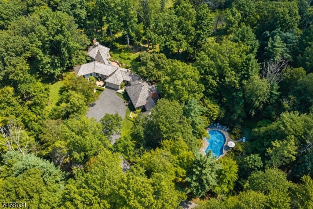 24 Douglass Ave, Bernardsville Boro, NJ 07924
