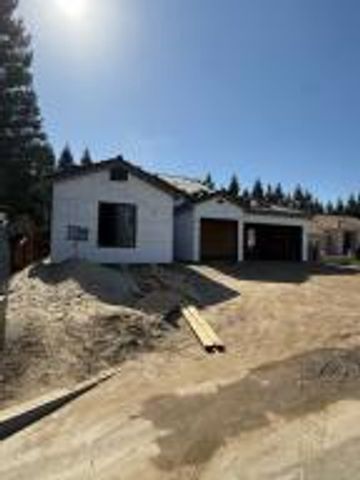 1047 E Arlen Avenue, Visalia, CA 93292