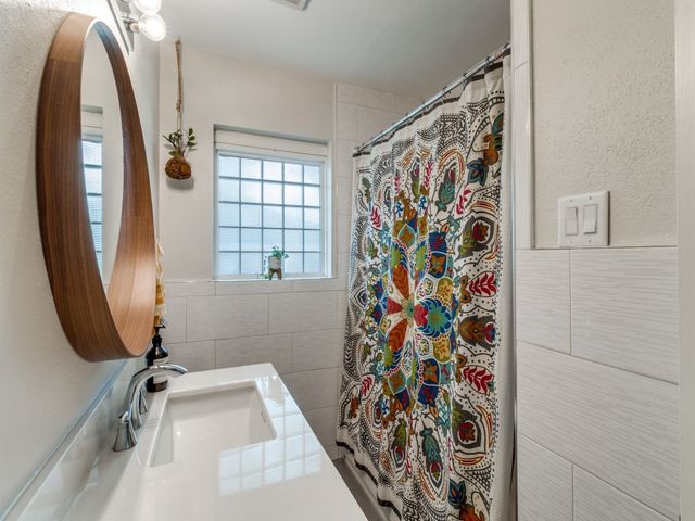 824 Kirkwood Drive, Dallas, TX 75218