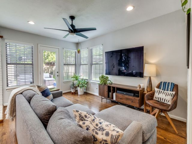 824 Kirkwood Drive, Dallas, TX 75218