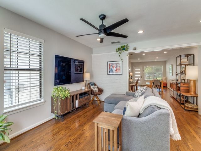 824 Kirkwood Drive, Dallas, TX 75218