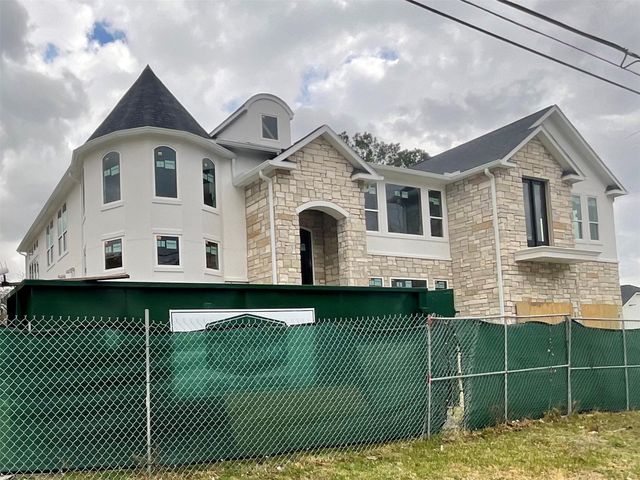 9756 Westview Drive, Houston, TX 77055