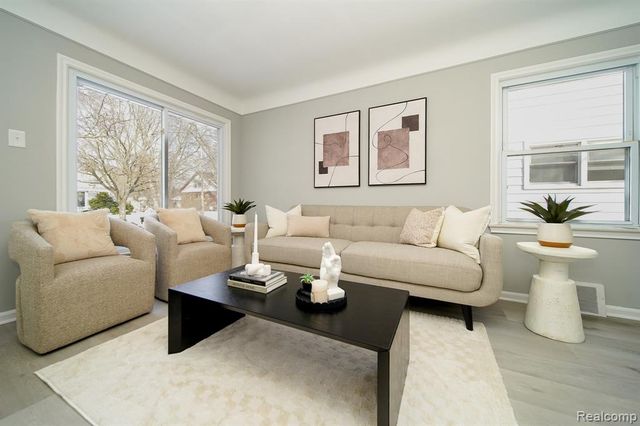 750 E Hayes Avenue, Hazel Park, MI 48030