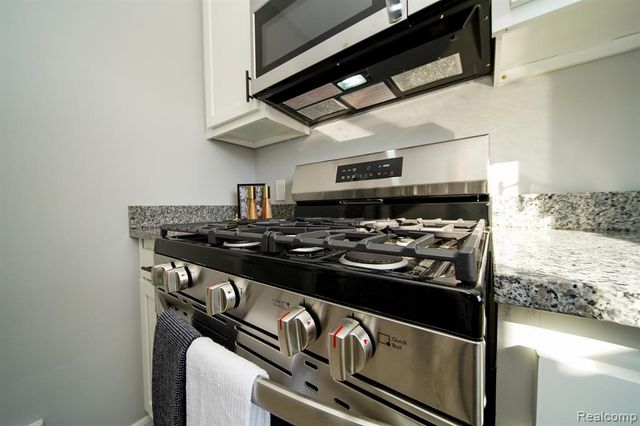 750 E Hayes Avenue, Hazel Park, MI 48030