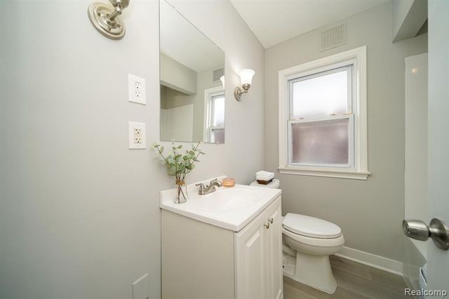 750 E Hayes Avenue, Hazel Park, MI 48030