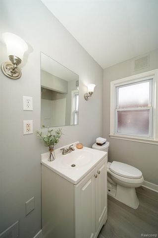 750 E Hayes Avenue, Hazel Park, MI 48030