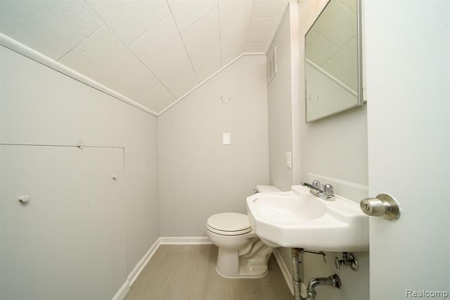 750 E Hayes Avenue, Hazel Park, MI 48030