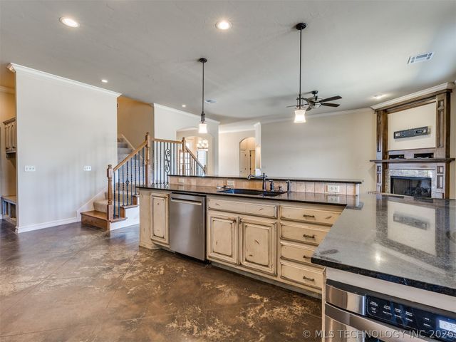 2707 E 138th Street S, Bixby, OK 74008