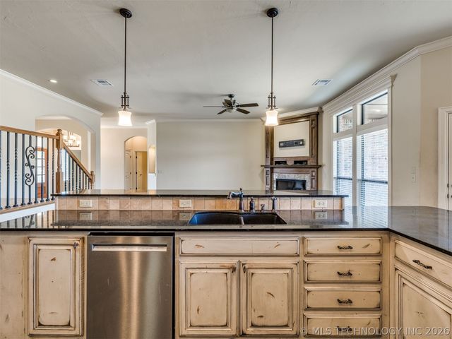 2707 E 138th Street S, Bixby, OK 74008