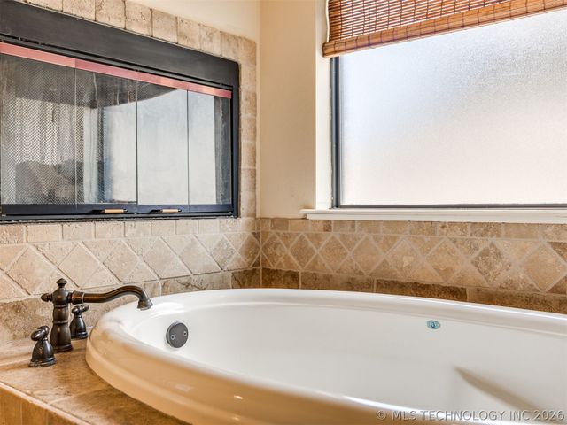 2707 E 138th Street S, Bixby, OK 74008