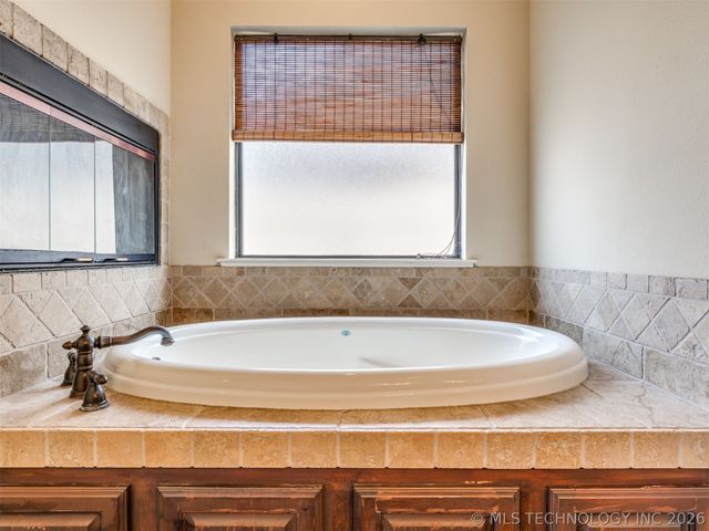 2707 E 138th Street S, Bixby, OK 74008