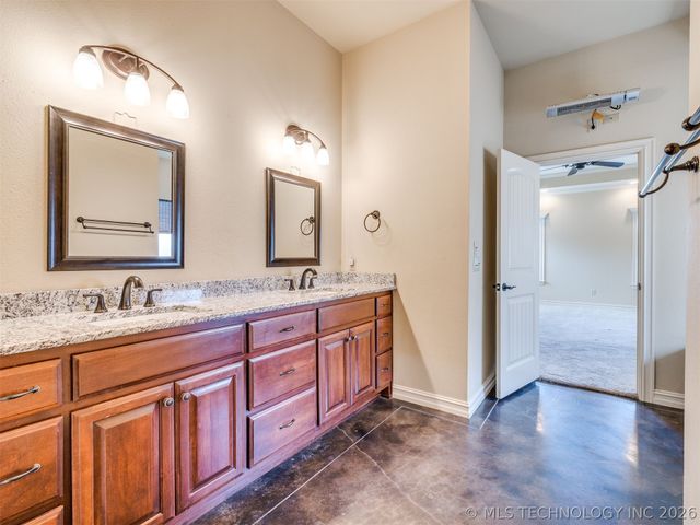 2707 E 138th Street S, Bixby, OK 74008