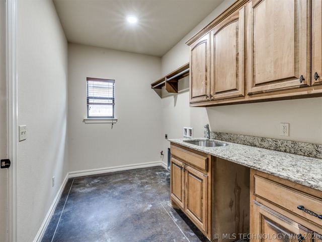 2707 E 138th Street S, Bixby, OK 74008