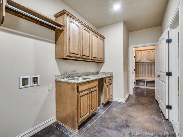 2707 E 138th Street S, Bixby, OK 74008