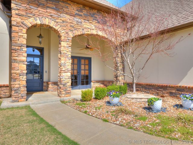 2707 E 138th Street S, Bixby, OK 74008