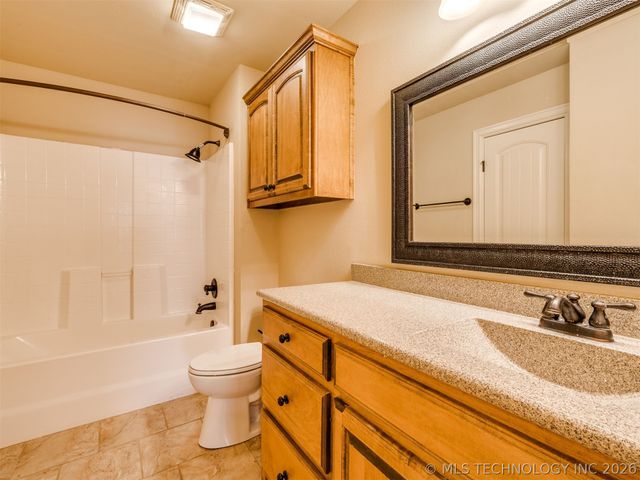 2707 E 138th Street S, Bixby, OK 74008