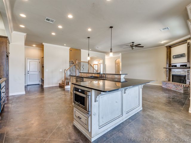 2707 E 138th Street S, Bixby, OK 74008