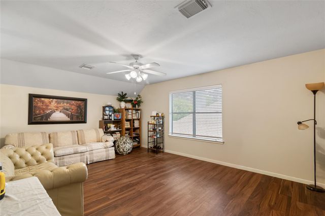 1418 Summer Rain Drive, Kingwood, TX 77339