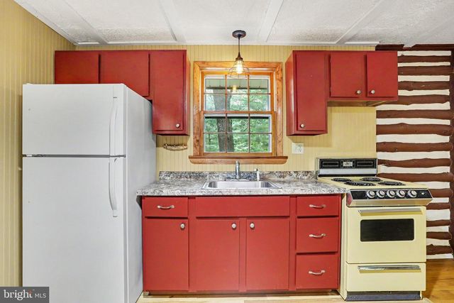 165 SCHOOLHOUSE HILL RD, Fayetteville, PA 17222