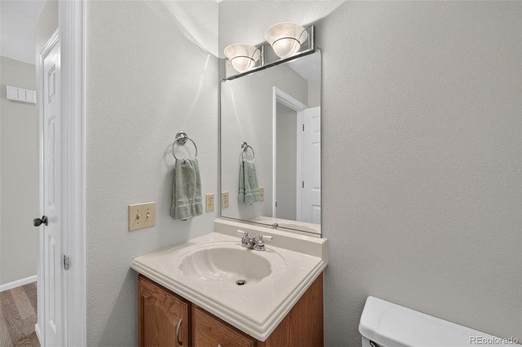 Image 10 of property listing at 10482 W Dakan Mountain, Littleton, CO 80127