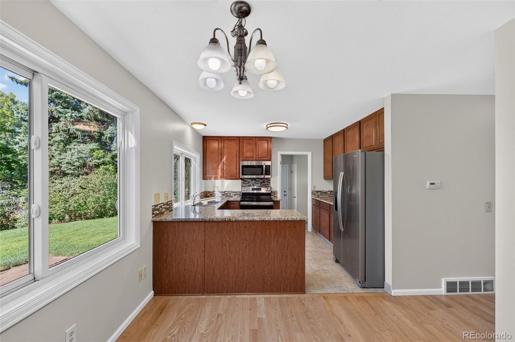 Image 11 of property listing at 10482 W Dakan Mountain, Littleton, CO 80127