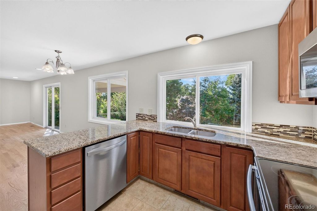 Image 13 of property listing at 10482 W Dakan Mountain, Littleton, CO 80127