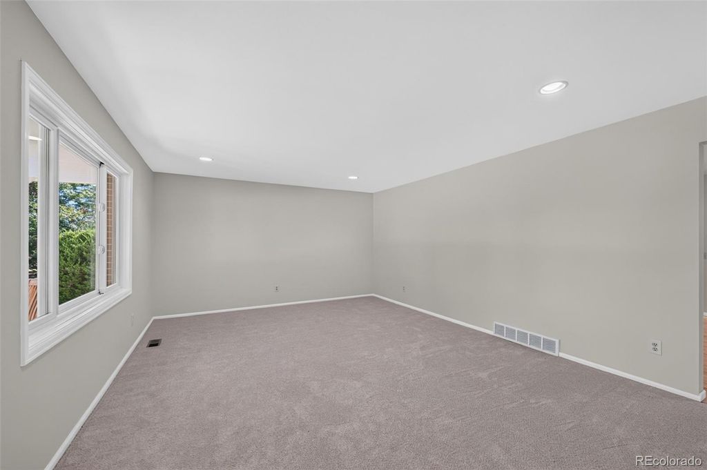 Image 5 of property listing at 10482 W Dakan Mountain, Littleton, CO 80127