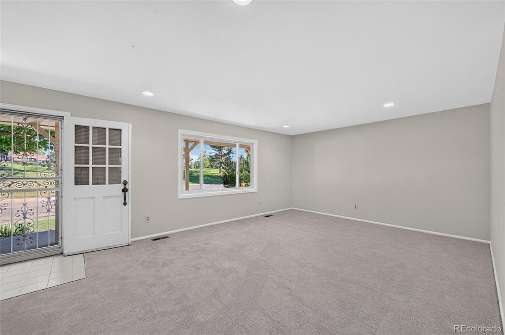 Image 6 of property listing at 10482 W Dakan Mountain, Littleton, CO 80127