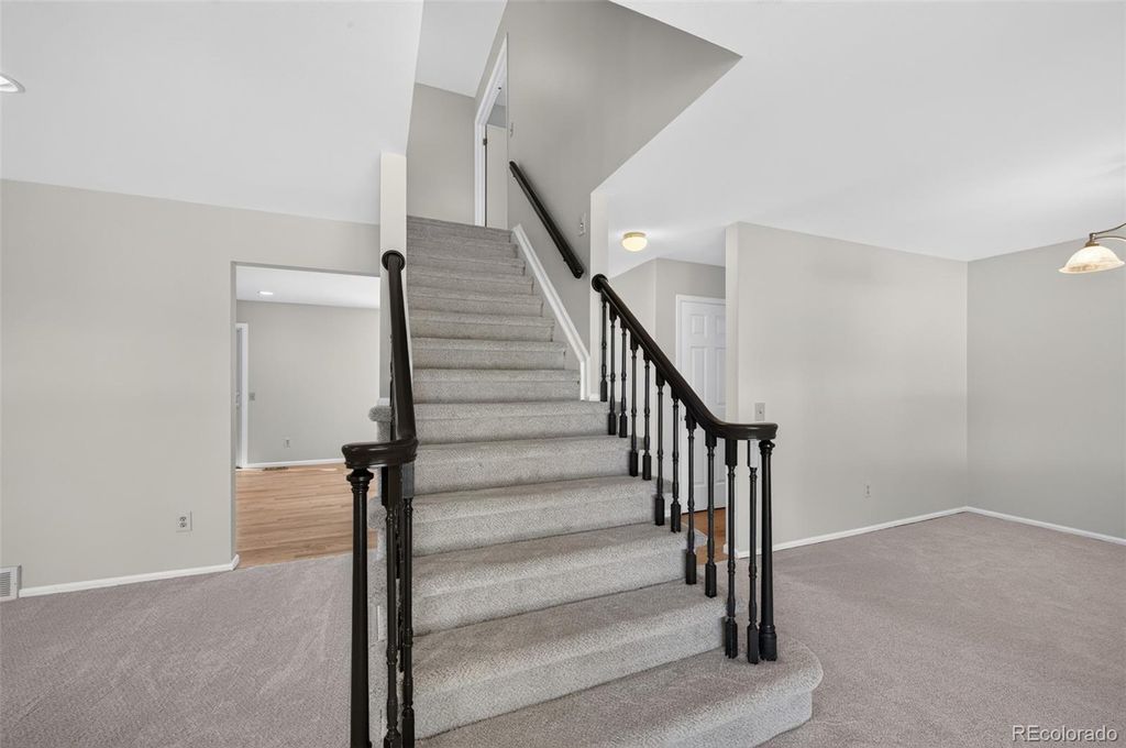 Image 7 of property listing at 10482 W Dakan Mountain, Littleton, CO 80127