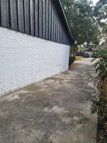 7211 Deep Forest Drive, Houston, TX 77088