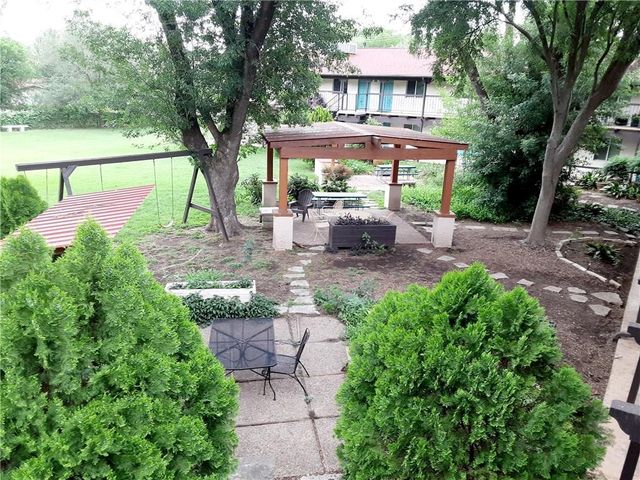 711 Eberhart Ln LN 210, Austin, TX 78745