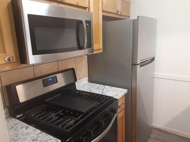 711 Eberhart Ln LN 210, Austin, TX 78745