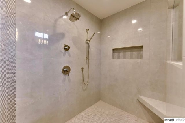 21740 G Street, Omaha, NE 68022