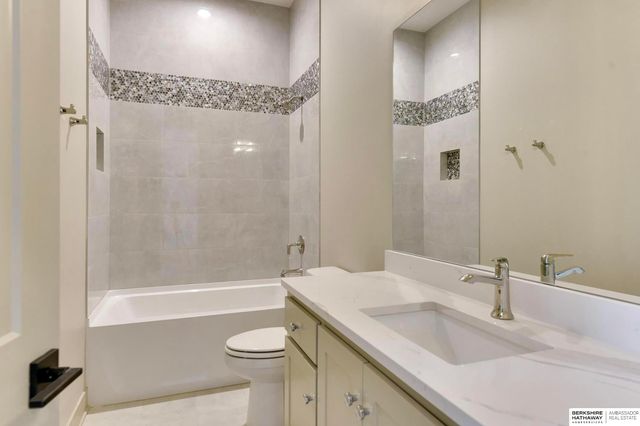 21740 G Street, Omaha, NE 68022