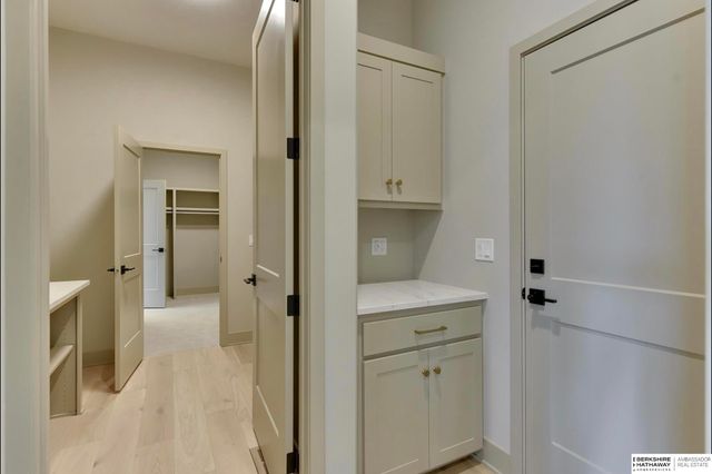 21740 G Street, Omaha, NE 68022