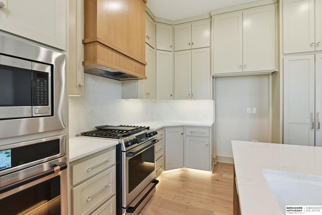 21740 G Street, Omaha, NE 68022