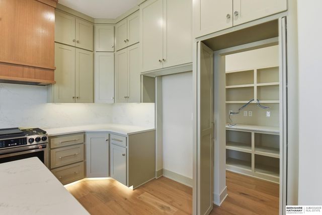 21740 G Street, Omaha, NE 68022