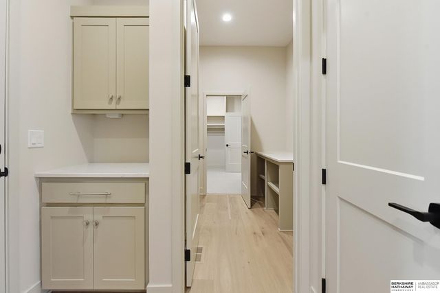 21740 G Street, Omaha, NE 68022