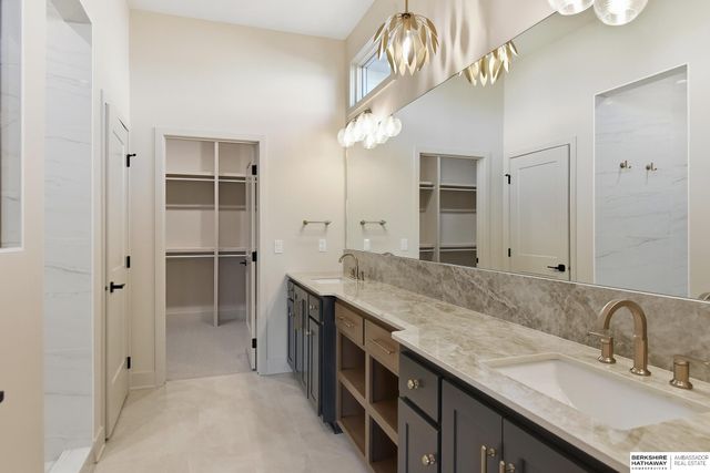 21740 G Street, Omaha, NE 68022